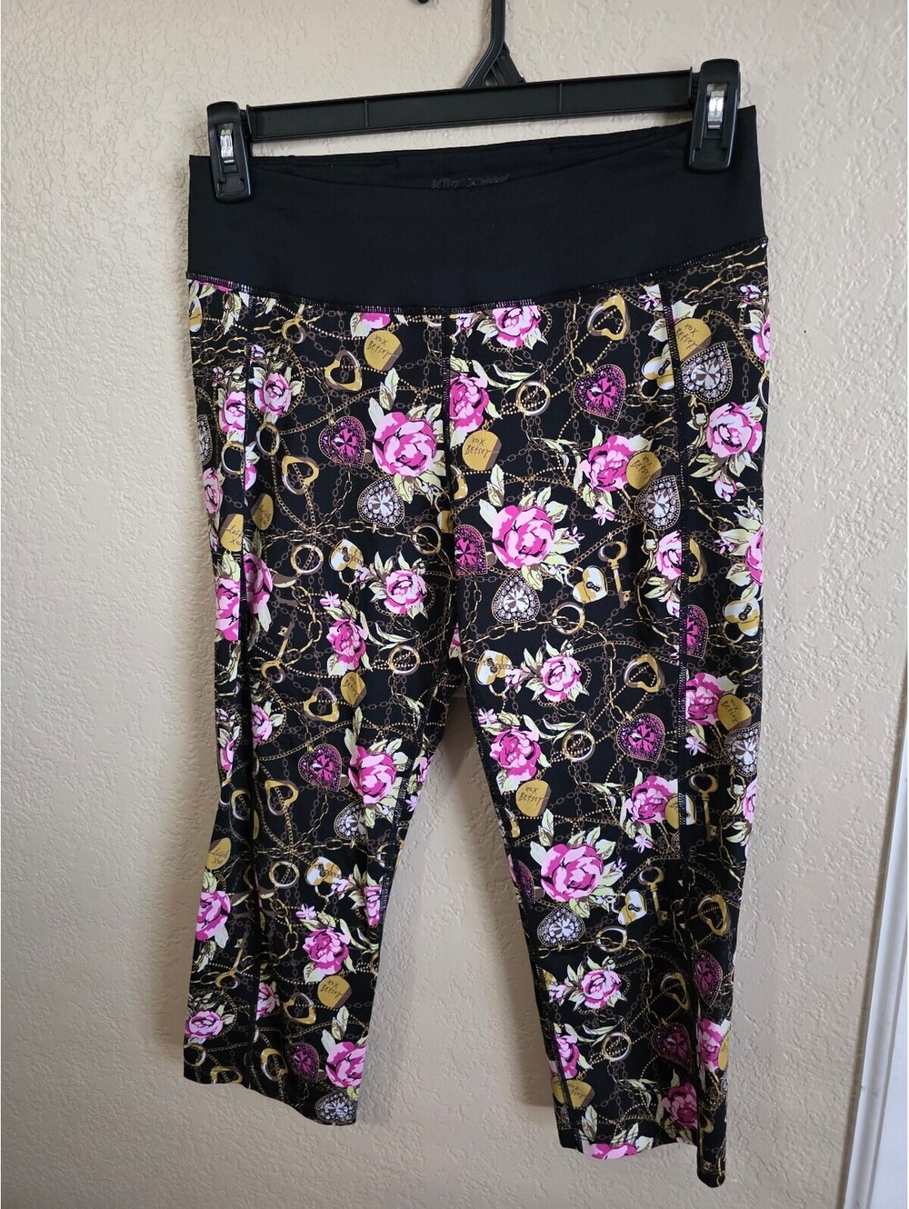Betsey Johnson Black Floral Patterned Capri Leggings Size Large